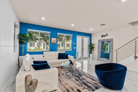 Купить таунхаус в Дорал, Флорида 4 спальни, 221.01м2, № 1974605 - фото 7