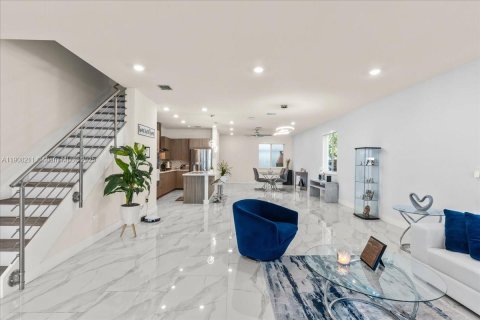 Купить таунхаус в Дорал, Флорида 4 спальни, 221.01м2, № 1974605 - фото 4