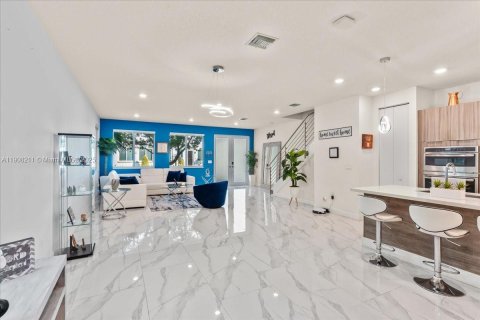 Купить таунхаус в Дорал, Флорида 4 спальни, 221.01м2, № 1974605 - фото 14