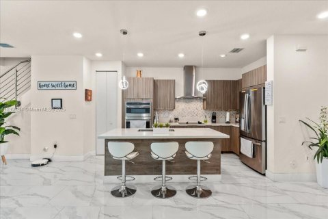 Купить таунхаус в Дорал, Флорида 4 спальни, 221.01м2, № 1974605 - фото 17