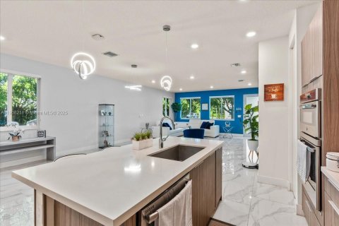 Купить таунхаус в Дорал, Флорида 4 спальни, 221.01м2, № 1974605 - фото 25