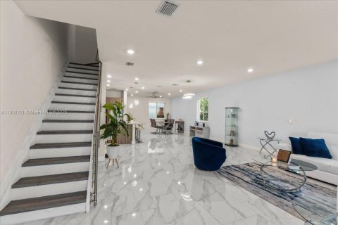 Купить таунхаус в Дорал, Флорида 4 спальни, 221.01м2, № 1974605 - фото 5