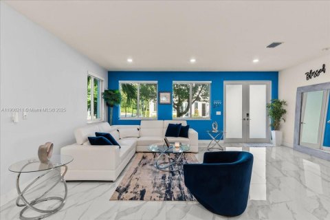 Купить таунхаус в Дорал, Флорида 4 спальни, 221.01м2, № 1974605 - фото 8