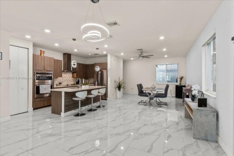 Купить таунхаус в Дорал, Флорида 4 спальни, 221.01м2, № 1974605 - фото 12