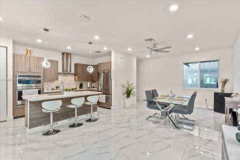 Купить таунхаус в Дорал, Флорида 4 спальни, 221.01м2, № 1974605 - фото 16