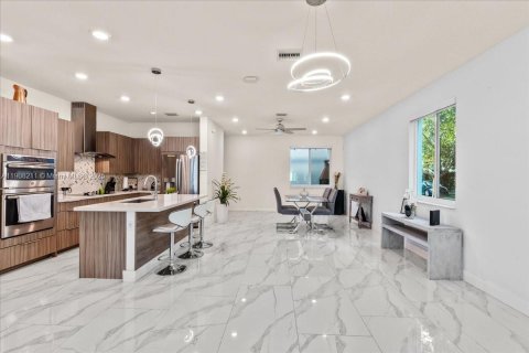 Купить таунхаус в Дорал, Флорида 4 спальни, 221.01м2, № 1974605 - фото 11