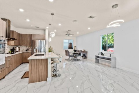 Купить таунхаус в Дорал, Флорида 4 спальни, 221.01м2, № 1974605 - фото 10