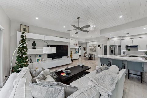Condo in Fort Lauderdale, Florida, 2 bedrooms  № 2317833 - photo 9