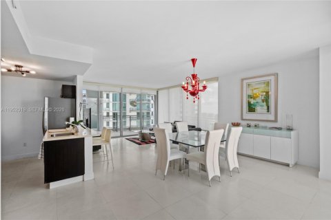 Condominio en Miami, Florida, 3 dormitorios  № 2090436