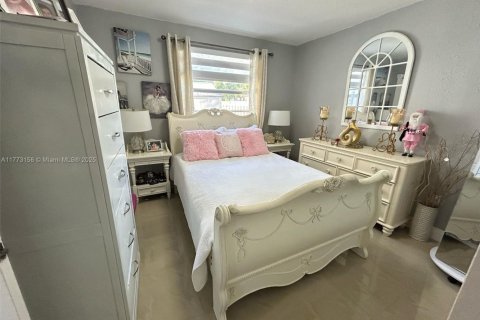 House in Miami, Florida 3 bedrooms, 157.28 sq.m. № 1712871 - photo 9