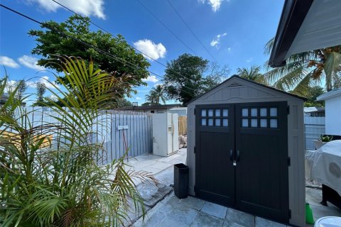 House in Miami, Florida 3 bedrooms, 157.28 sq.m. № 1712871 - photo 15