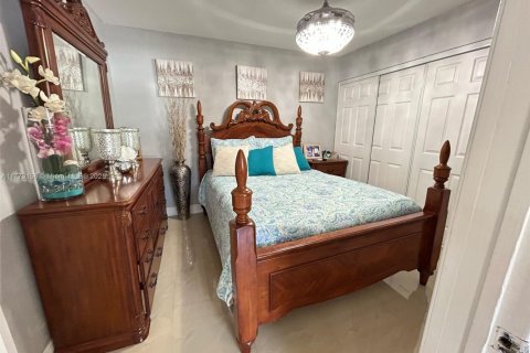 House in Miami, Florida 3 bedrooms, 157.28 sq.m. № 1712871 - photo 8