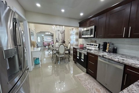House in Miami, Florida 3 bedrooms, 157.28 sq.m. № 1712871 - photo 7
