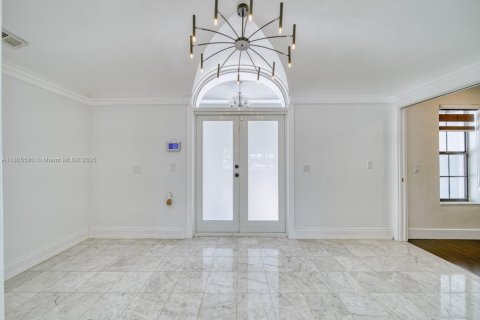 House in Coral Gables, Florida 3 bedrooms, 238.02 sq.m. № 1742437 - photo 9