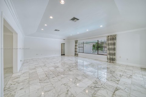 House in Coral Gables, Florida 3 bedrooms, 238.02 sq.m. № 1742437 - photo 10