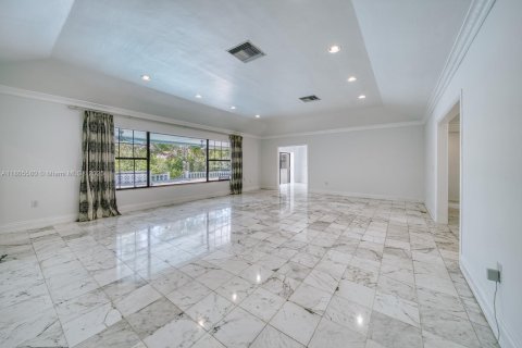 House in Coral Gables, Florida 3 bedrooms, 238.02 sq.m. № 1742437 - photo 11