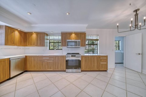 House in Coral Gables, Florida 3 bedrooms, 238.02 sq.m. № 1742437 - photo 7