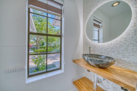 House in Coral Gables, Florida 3 bedrooms, 238.02 sq.m. № 1742437 - photo 28