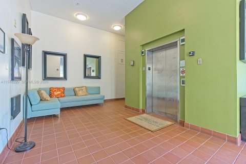Condo in Miami, Florida, 1 bedroom  № 2046080 - photo 16
