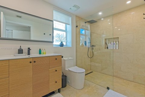 Condo in Miami, Florida, 1 bedroom  № 2046080 - photo 9