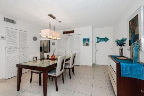 Copropriété à vendre à Sunny Isles Beach, Floride: 1 chambre, 86.4 m2 № 2010943 - photo 11
