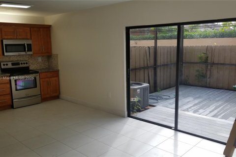 Townhouse in Miami, Florida 3 bedrooms, 125.23 sq.m. № 1887427 - photo 3