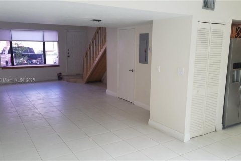 Townhouse in Miami, Florida 3 bedrooms, 125.23 sq.m. № 1887427 - photo 7