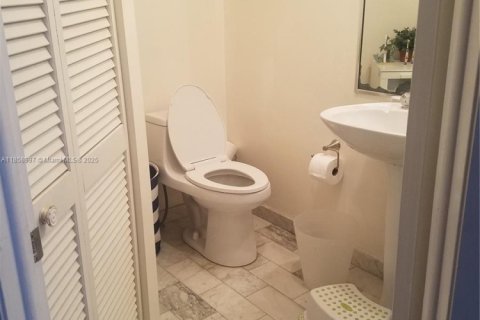 Townhouse in Miami, Florida 3 bedrooms, 125.23 sq.m. № 1887427 - photo 10