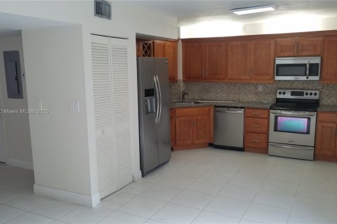 Townhouse in Miami, Florida 3 bedrooms, 125.23 sq.m. № 1887427 - photo 6
