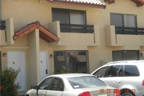 Townhouse in Miami, Florida 3 bedrooms, 125.23 sq.m. № 1887427 - photo 1