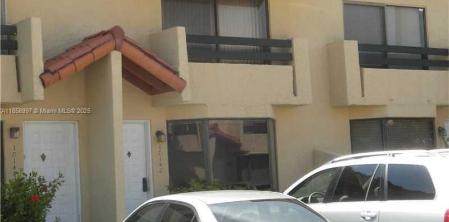 Townhouse in Miami, Florida 3 bedrooms, 125.23 sq.m. № 1887427