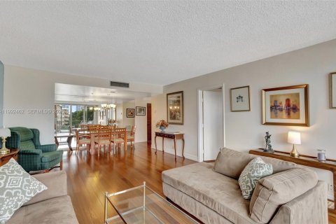 Купить кондоминиум в Норт-Палм-Бич, Флорида 2 спальни, 106.19м2, № 2056778 - фото 17