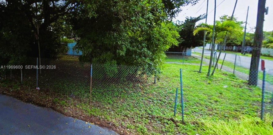 Terreno en Miami, Florida № 2030249