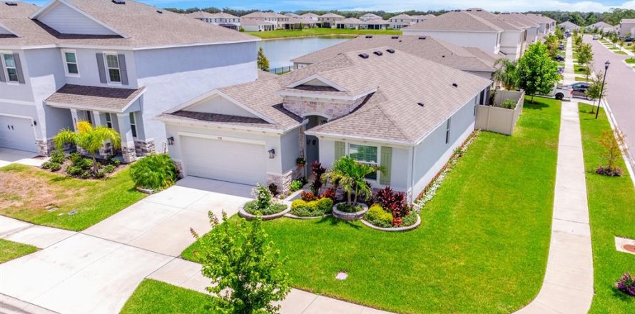 House in Wesley Chapel, Florida 4 bedrooms, 191.1 sq.m. № 1879964