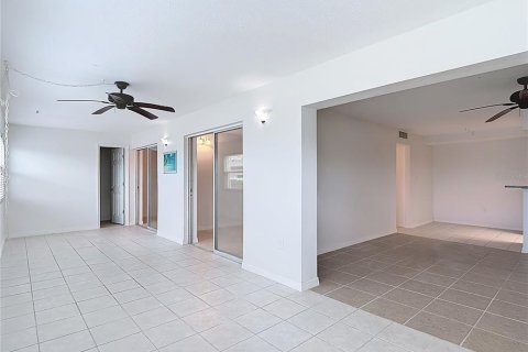 Copropriété à vendre à New Port Richey, Floride: 2 chambres, 102.56 m2 № 2099177 - photo 2