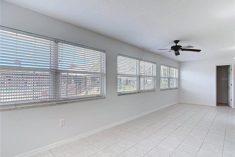 Copropriété à vendre à New Port Richey, Floride: 2 chambres, 102.56 m2 № 2099177 - photo 6