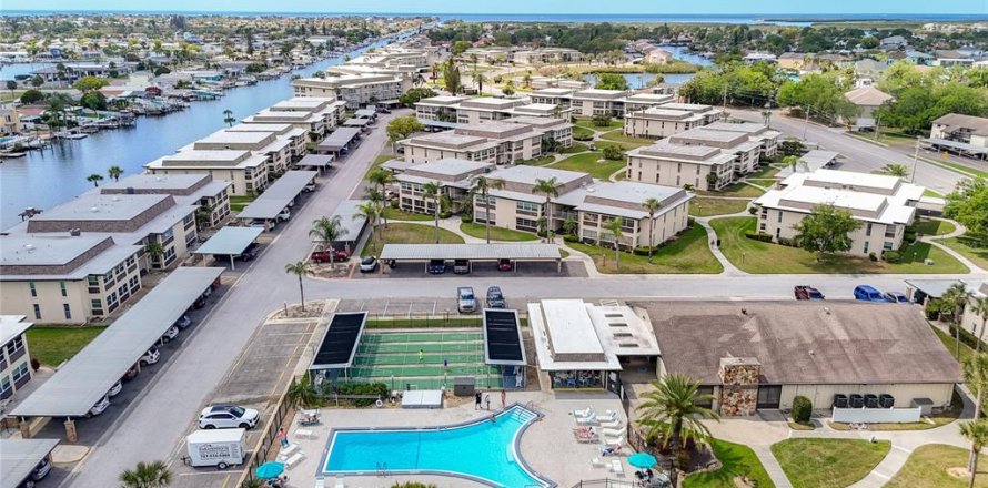 Condo à New Port Richey, Floride, 2 chambres  № 2099177