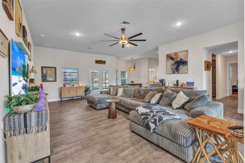 Casa en venta en Punta Gorda, Florida, 4 dormitorios, 210.42 m2 № 1608314 - foto 4