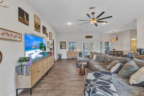 Casa en venta en Punta Gorda, Florida, 4 dormitorios, 210.42 m2 № 1608314 - foto 5