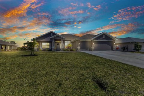 Casa en venta en Punta Gorda, Florida, 4 dormitorios, 210.42 m2 № 1608314 - foto 1