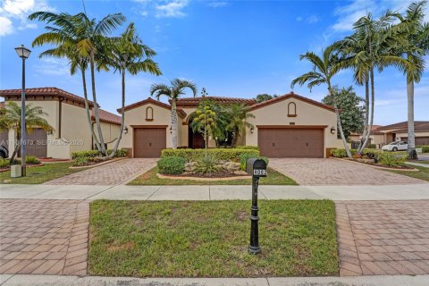 Casa en Cooper City, Florida 3 dormitorios, 208.1 m2 № 1999694