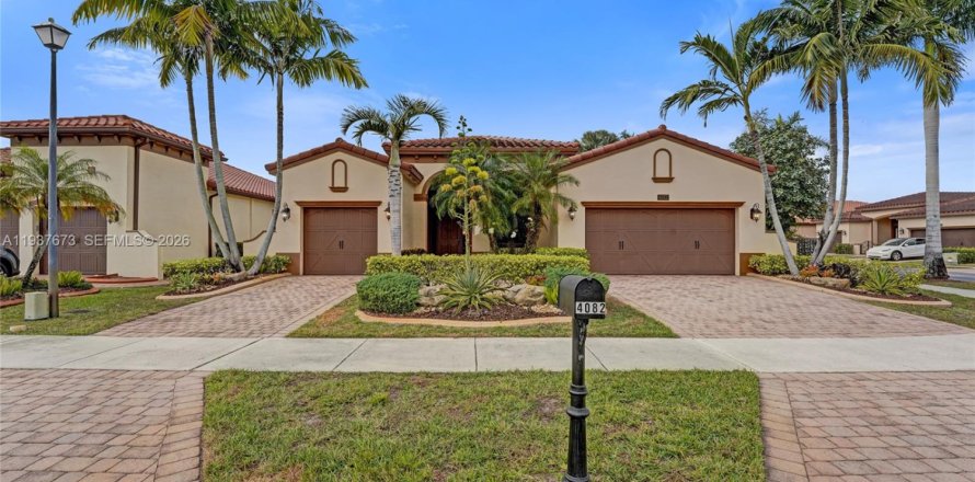 Casa en Cooper City, Florida 3 dormitorios, 208.1 m2 № 1999694