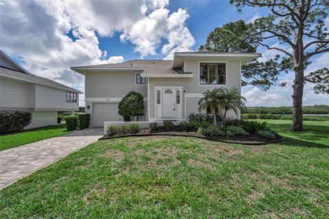 Casa en Tarpon Springs, Florida 3 dormitorios, 256.13 m2 № 2118127