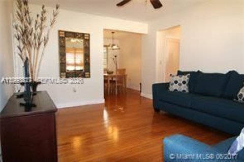 Apartamento en Coral Gables, Florida 2 dormitorios, 1397.25 m2 № 2055493