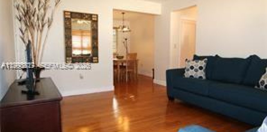 Apartamento en Coral Gables, Florida 2 dormitorios, 1397.25 m2 № 2055493