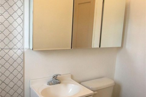 Apartamento en alquiler en Coral Gables, Florida, 2 dormitorios, 1397.25 m2 № 2055493 - foto 6