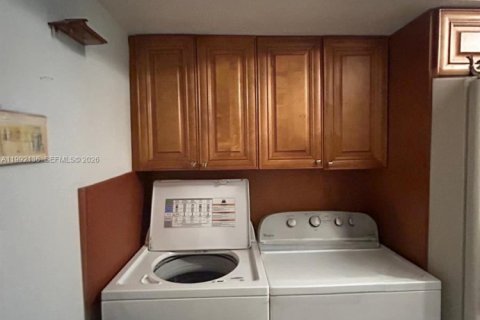 Купить виллу или дом в Майами-Лейкс, Флорида 2 спальни, 86.86м2, № 2055574 - фото 3