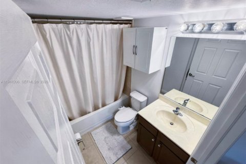 Снять в аренду кондоминиум в Катлер-Бей, Флорида 2 спальни, 75.16м2, № 2004639 - фото 15