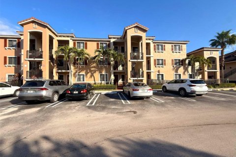 Кондоминиум с 2 спальнями в Катлер-Бей, Флорида № 2004639