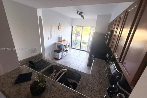 Снять в аренду кондоминиум в Катлер-Бей, Флорида 2 спальни, 75.16м2, № 2004639 - фото 9